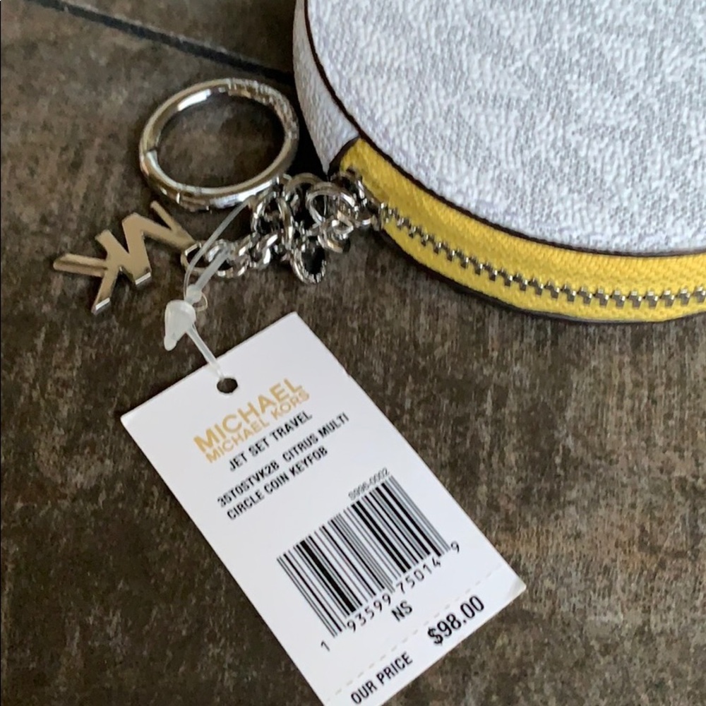 MICHAEL KORS JET SET TRAVEL CIRCLE COIN KEYFOB - Picture 13 of 14